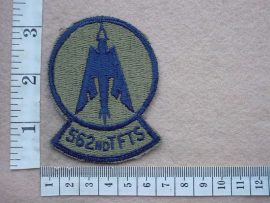 8766 USAF 562nd Tactical Fighter Training Squadron arm patch (Ref. USAF)