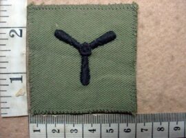 4867-1 Rhodesian Air Force Leading Aircraftsman rank badge (DW2 317)