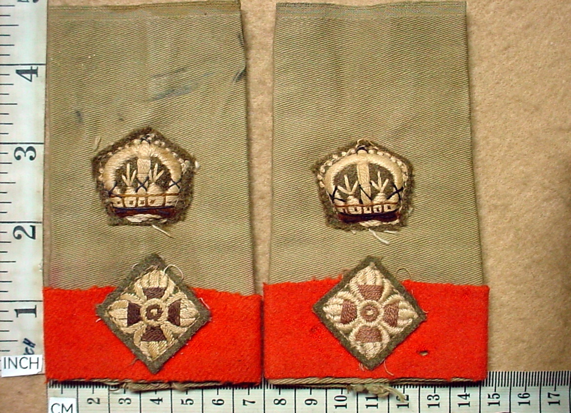 3371 South African Army Lieutenant Colonel rank epaulettes, WW2 (DW1 73 18)
