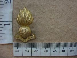 2669-1 Royal Artillery collar badge (BACB 350)