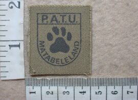 10089-3 Rhodesian British South Africa Police Anti Terrorist Unit Matabeleland camo cap badge (C609)
