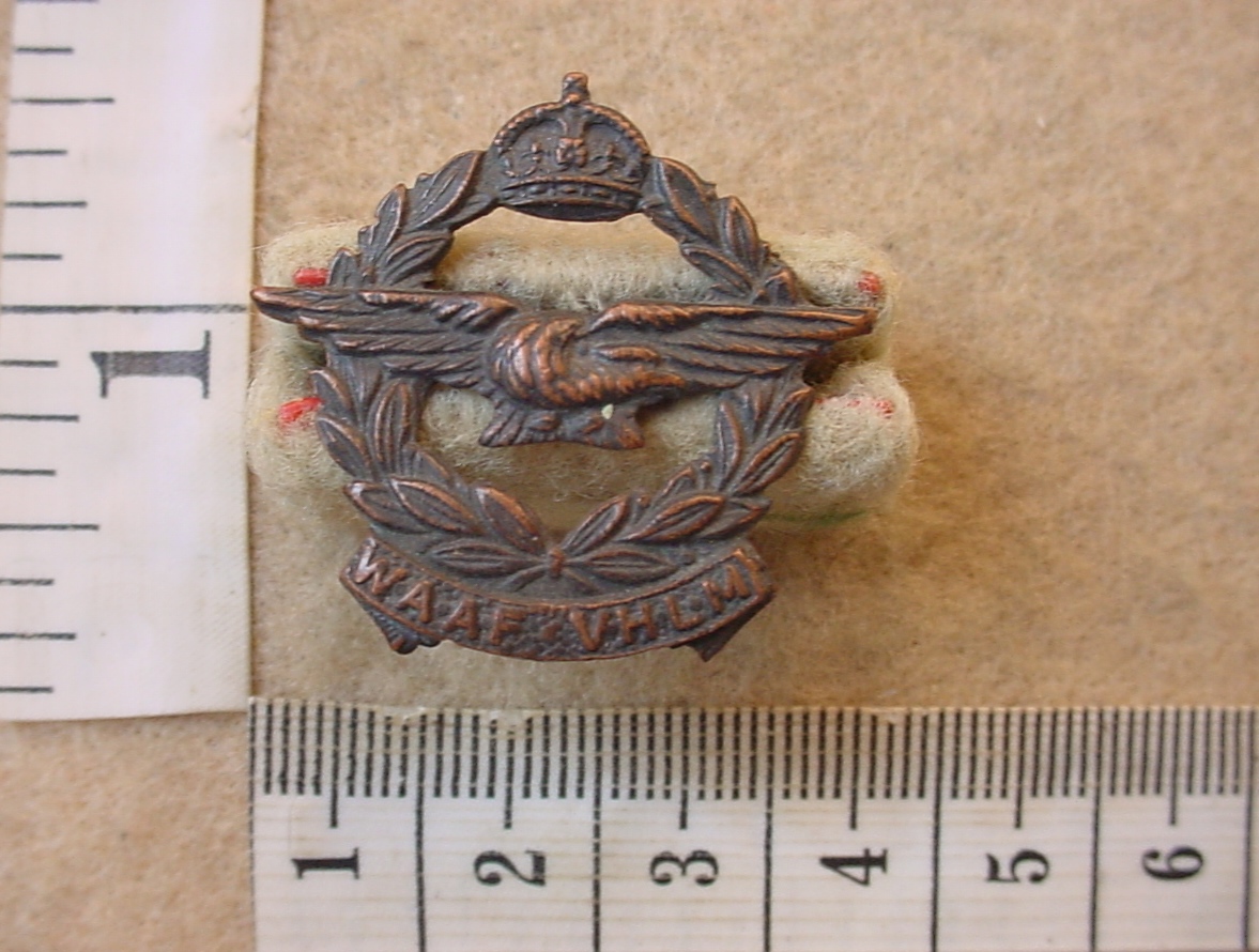 993-1 South African Women's Auxiliary Air Force collar badge (CO1540)