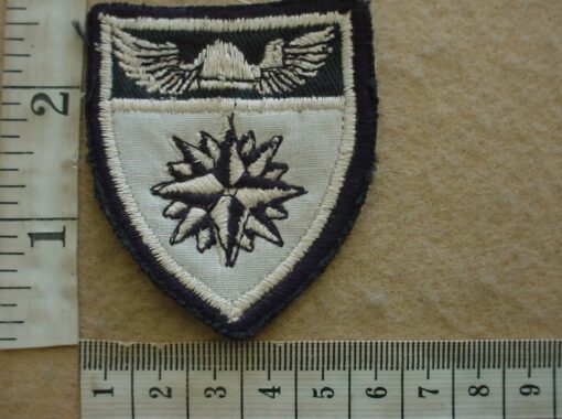 10947 South African 4 Reconnaissance Regiment tracksuit badge (F33)