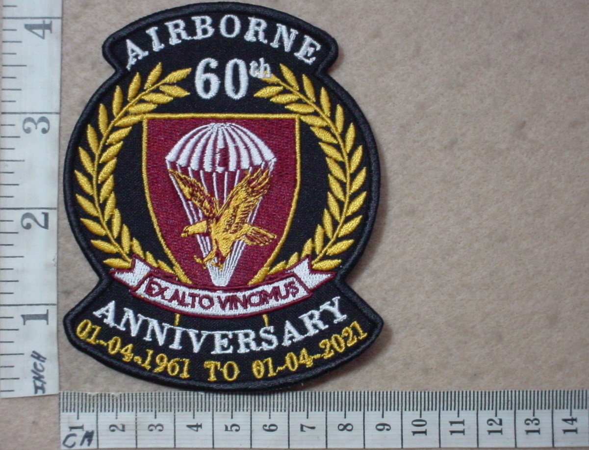 2072-2 South African 1 Parachute Battalion 60th Anniversary commemorative badge (C244)