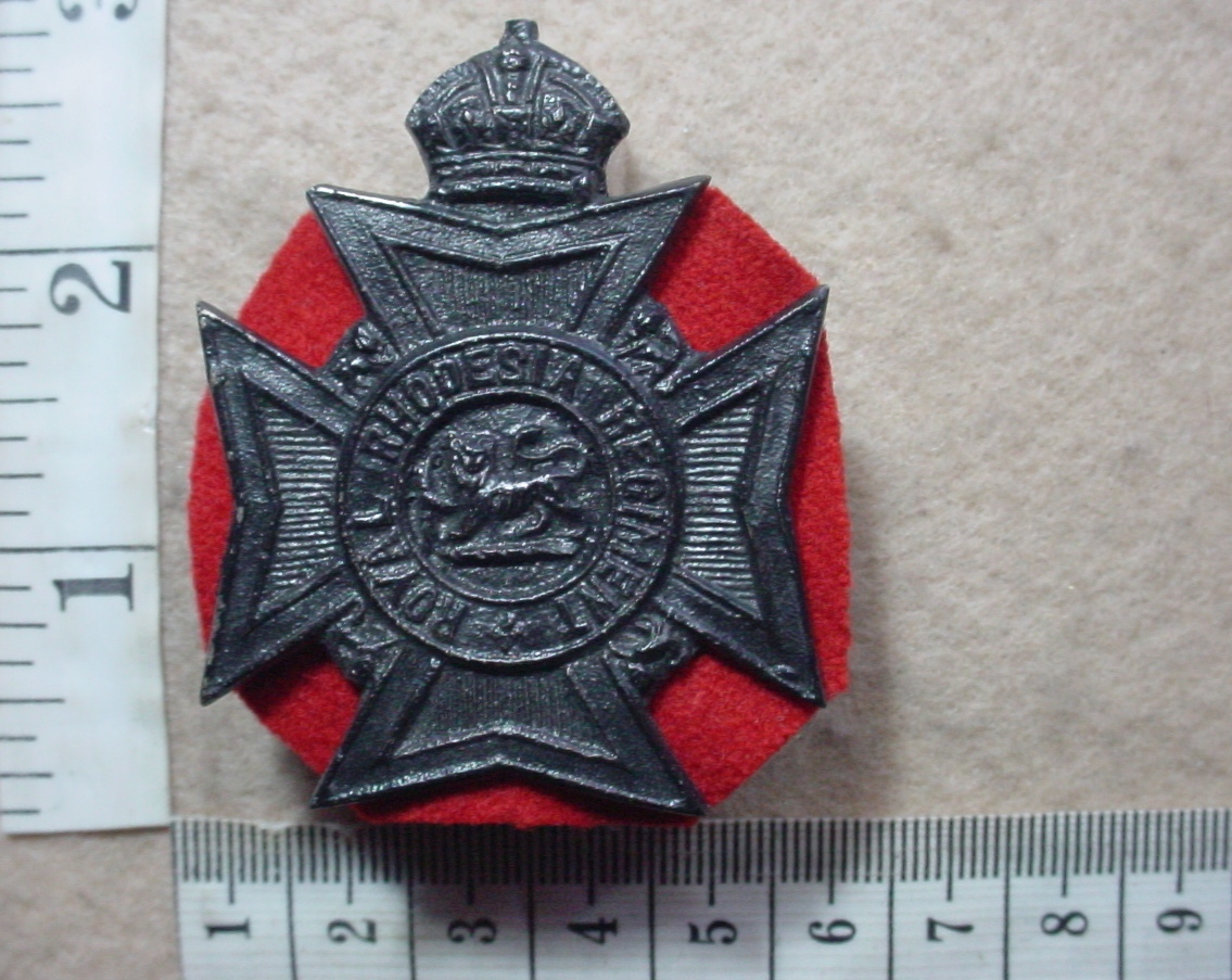 10719-1 Royal Rhodesia Regiment helmet badge, large size with lugs (CO2990)