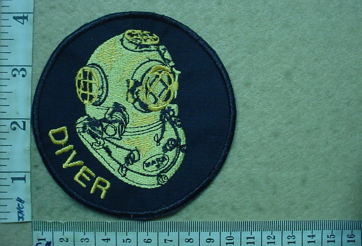 4937-2 South African Police Diver tracksuit badge (AD3540)