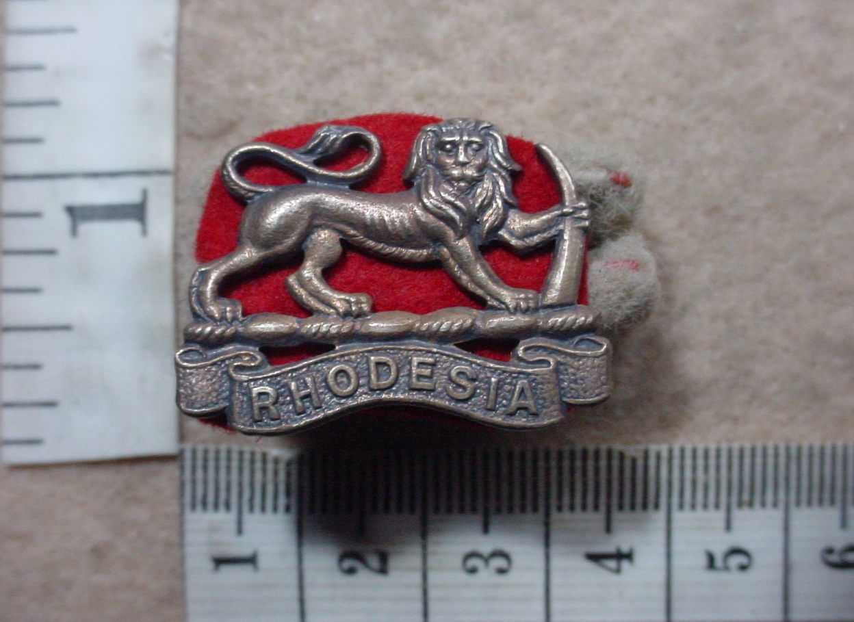 1528-4 4th Rhodesian Artillery Anti Tank Battery collar badge, mess dress (CO3145)