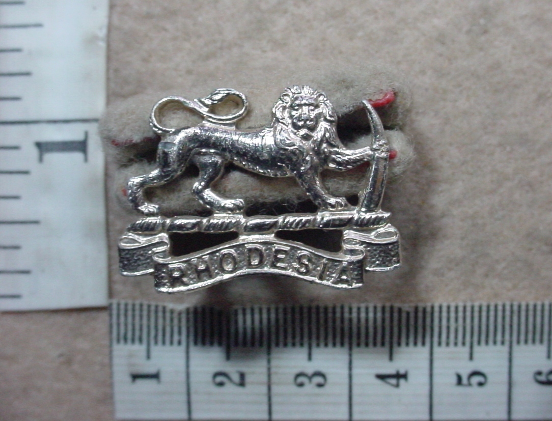 1528-6 Rhodesian Women's Service collar badges, mess dress size (CO3145)