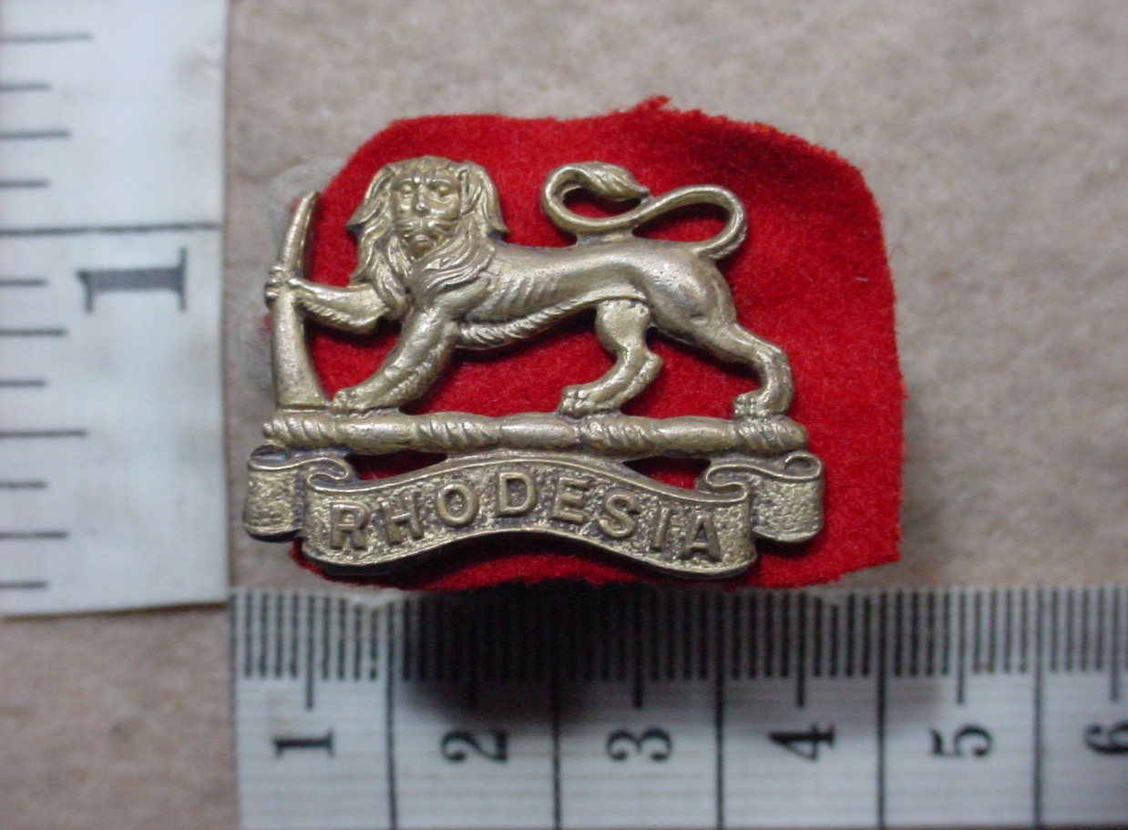 1529-2 Rhodesian Artillery 4th Anti-Tank Battery collar badge, mess dress size (CO3146)