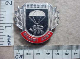 2081-2 Malawi Army Paratrooper beret badge (Para Malawi)