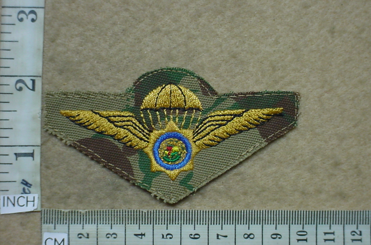 2113-1 South African Police Special Task Force parachute wings, camo dress (C366)
