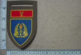 5871-4 South African Army Gymnasium arm flash, Chief of Army balkie (F976)