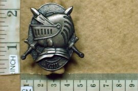 563-1 South African 8th Armoured Division Headquarters cap badge (CO3925)