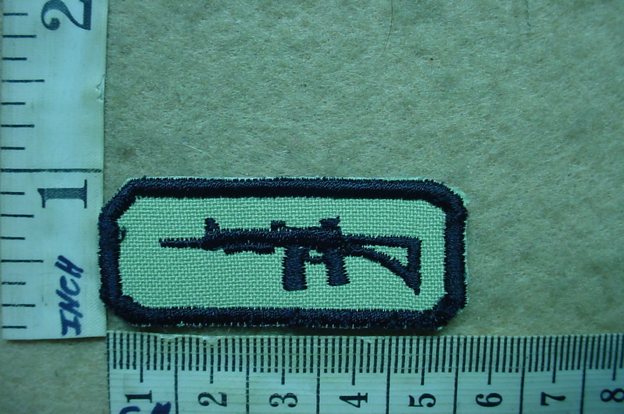 10304-2 South African Army Marksman award, Vektor R4 rifle (DW1 9 29)
